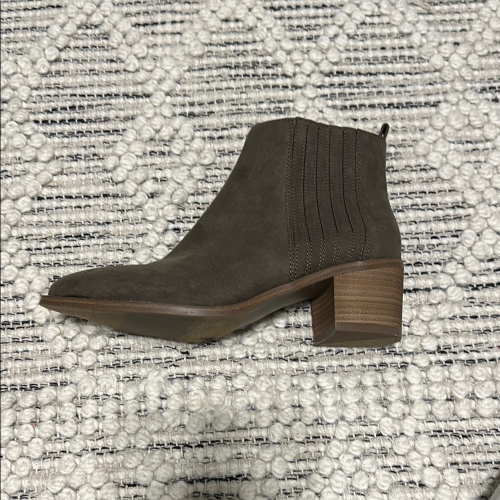 Stylish Women's Ankle Boots - Olive Green